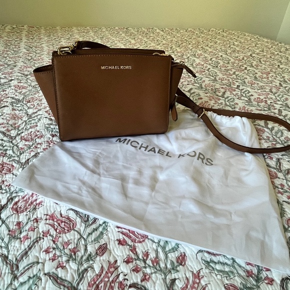 Michael Kors Selma Saffiano Leather Crossbody Bag - Picture 1 of 10